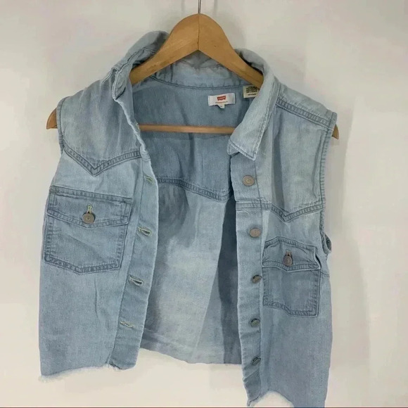 Levi’s sleeveless lightweight chambray Maddie vest - Picture 9 of 12